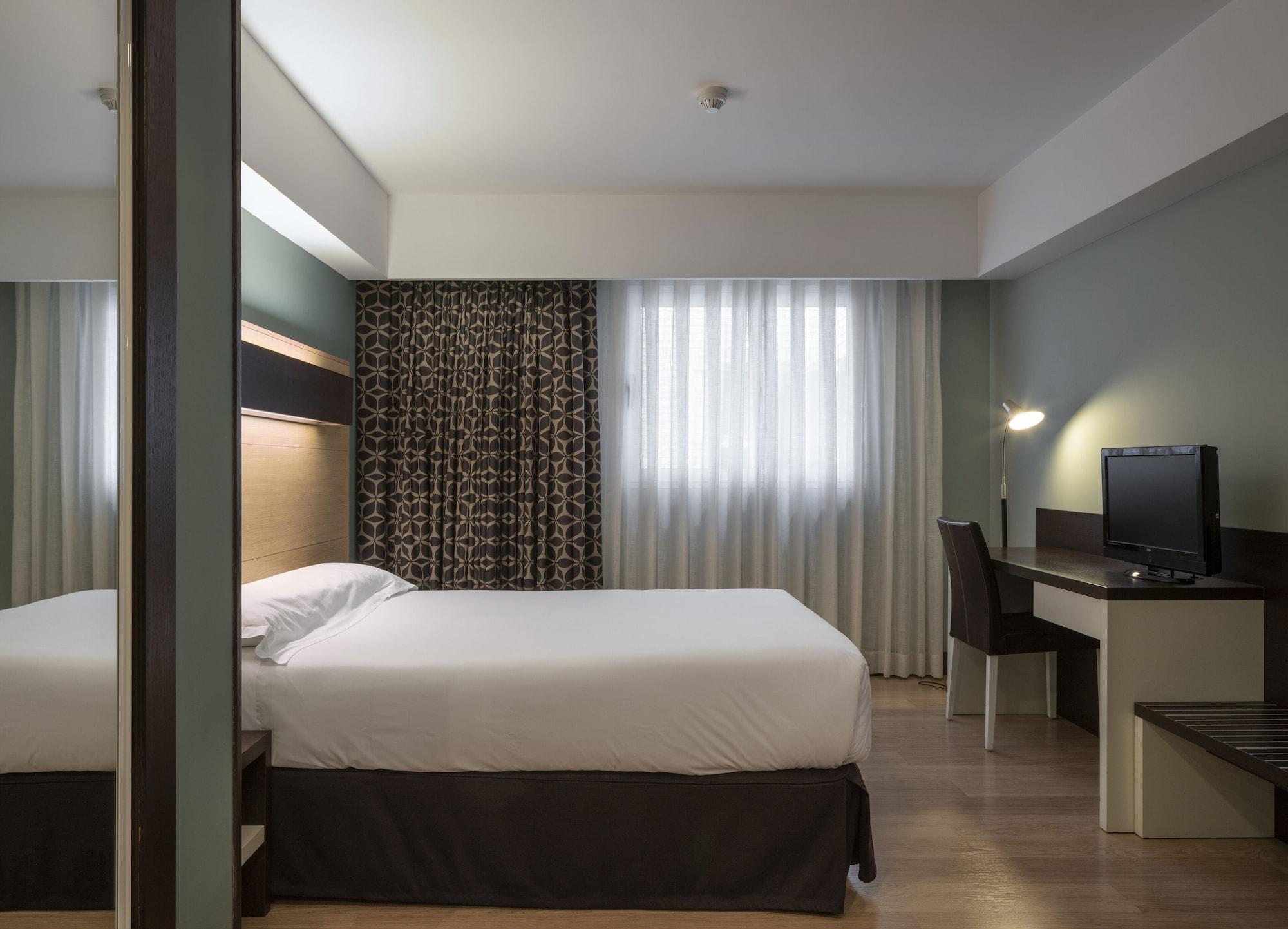 Hotel Ciudad De Λογκρόνο Εξωτερικό φωτογραφία